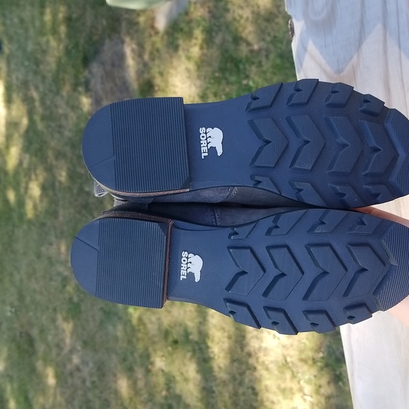 Sorel booties - Picture 2 of 4